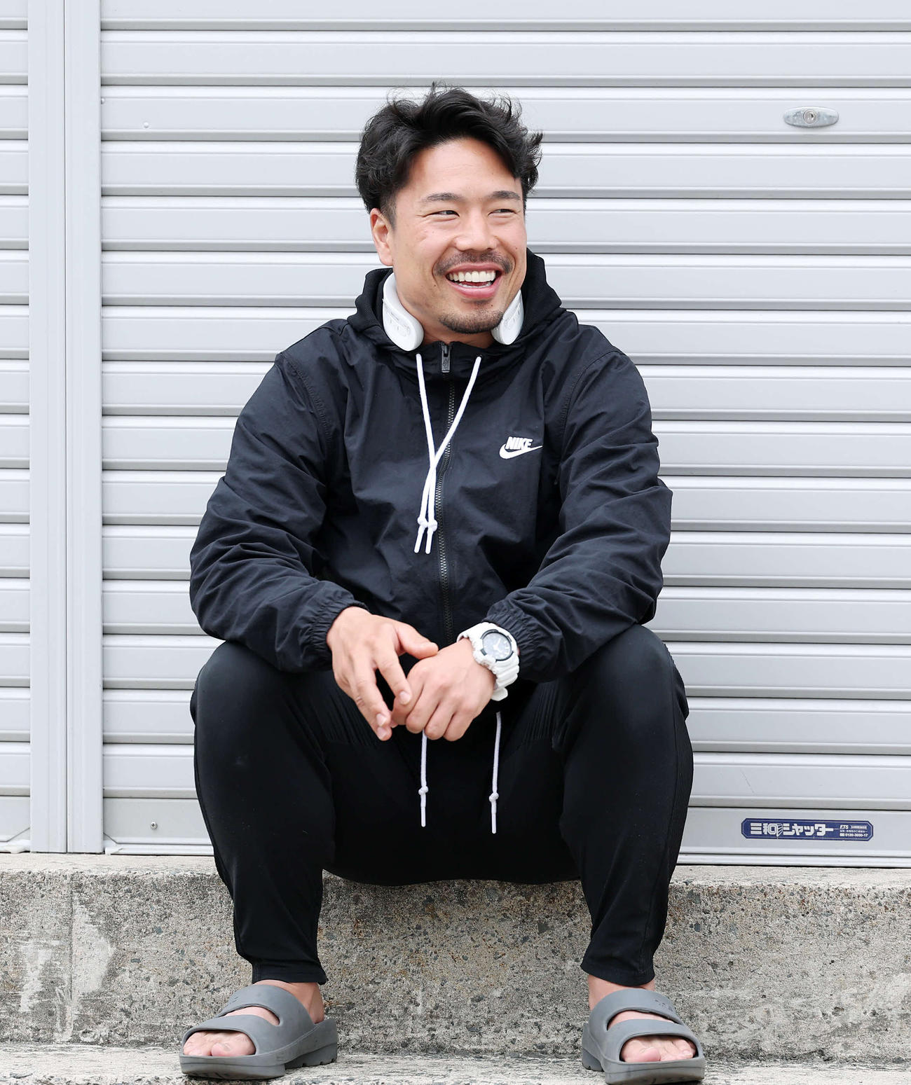 笑顔を見せる古性優作（撮影・鈴木正人）