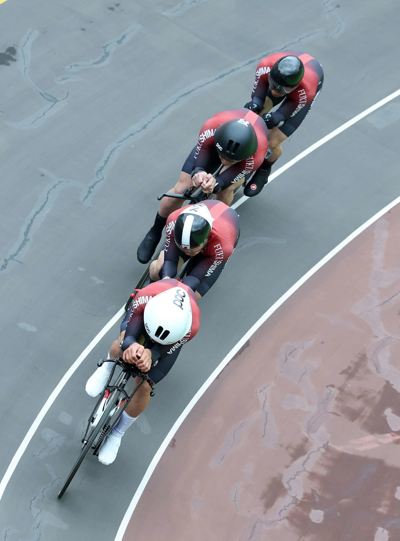 4キロ団体追い抜きで優勝した北日本チーム。手前から窪木一茂、佐々木雄一、渡辺正光、須長優太（撮影・鈴木正人）