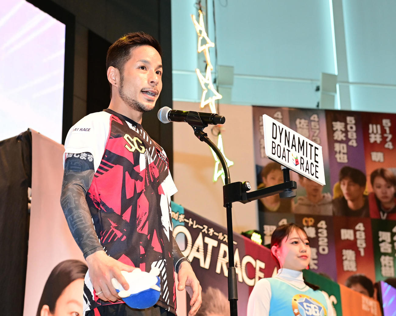 オープニングセレモニーであいさつする佐藤隆太郎（撮影・和賀正仁）