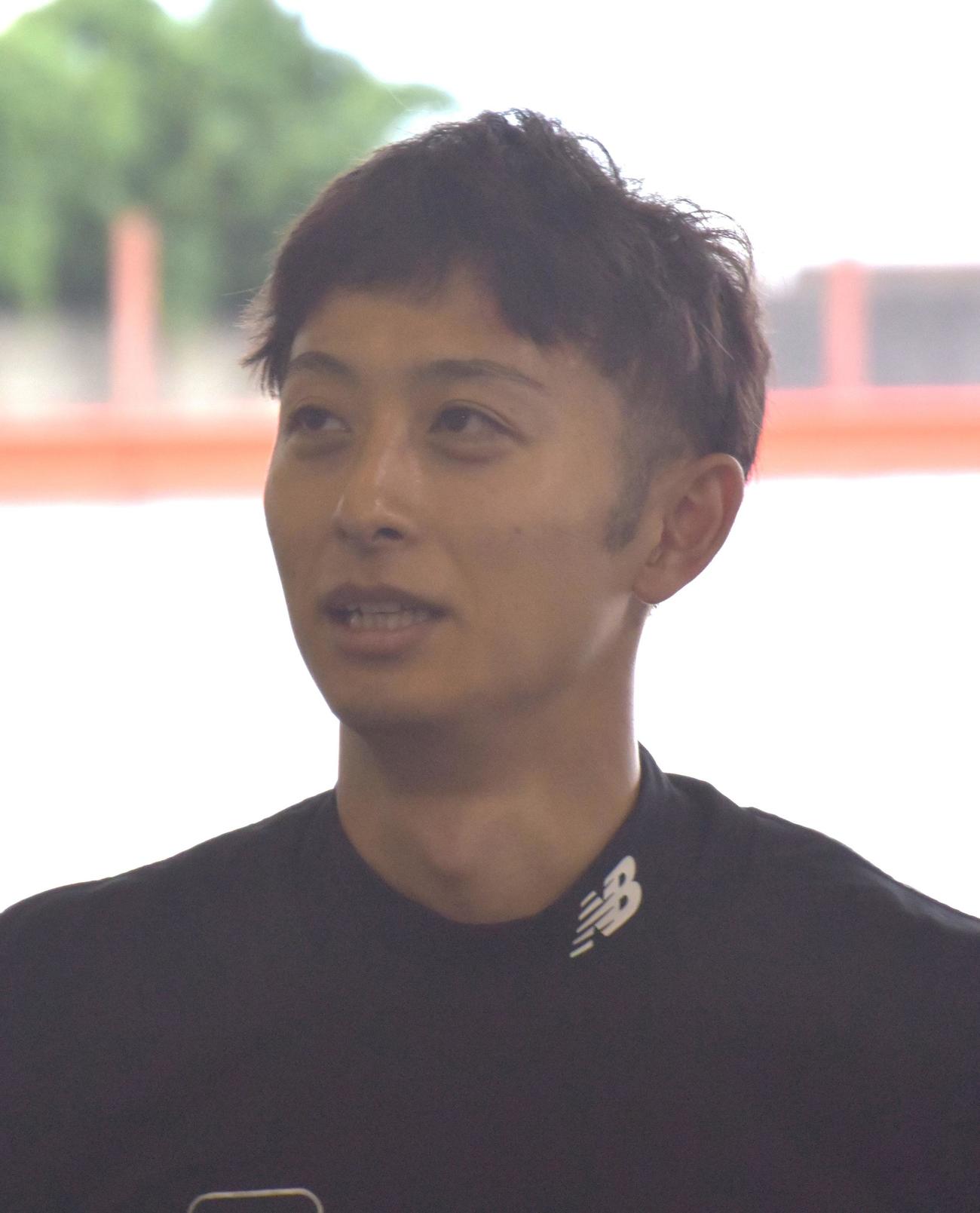 岡部大輝が今年初優勝へ、気迫の走りを見せる