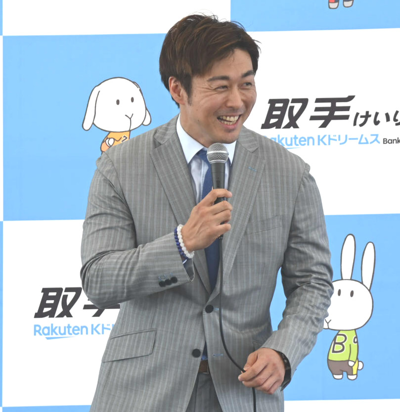 トークショーで笑顔を見せる平原康多氏