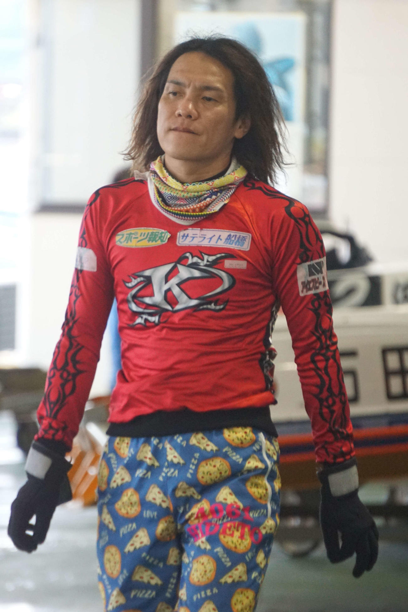 萩原秀人が軽快な動きを披露している
