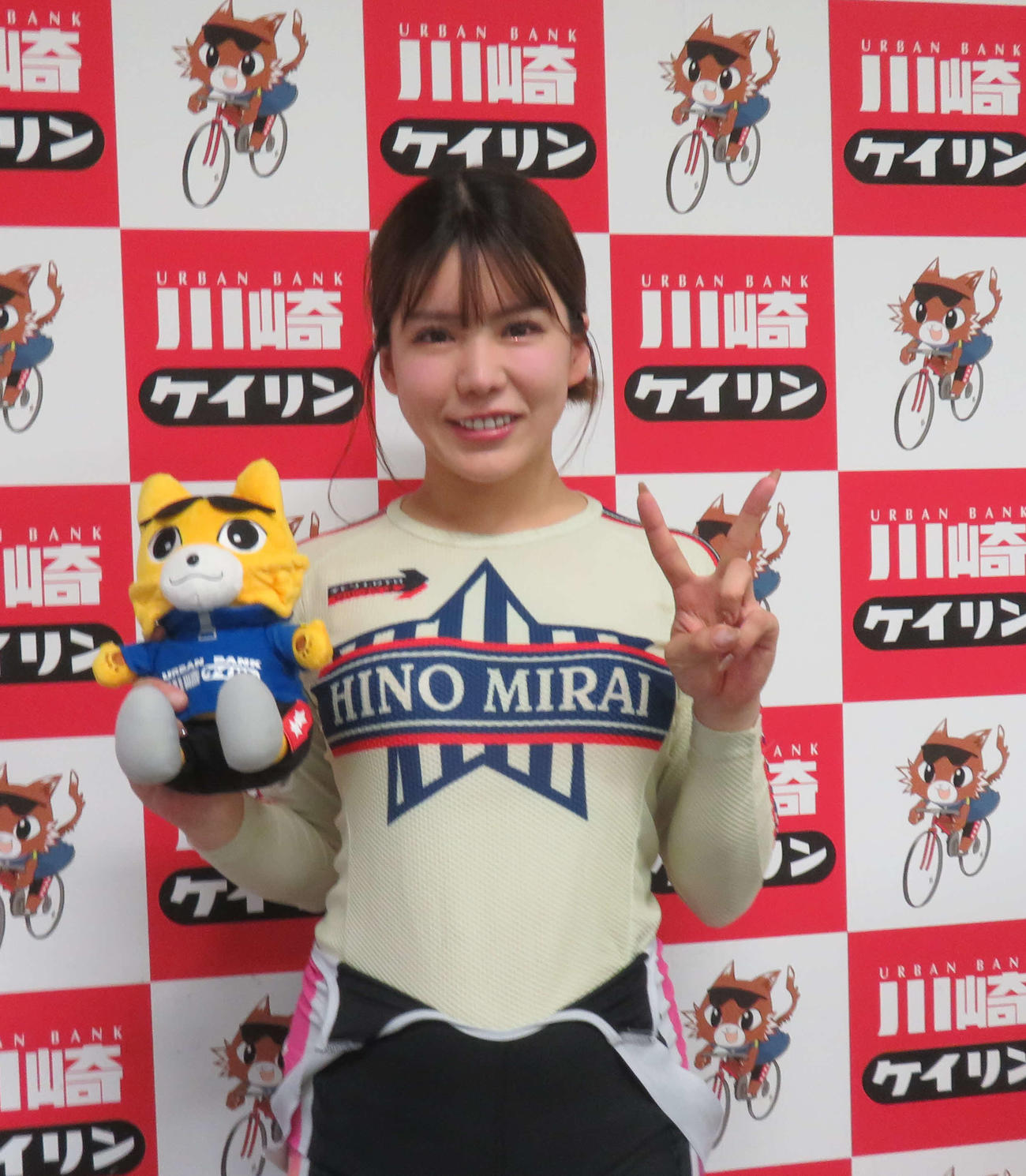 日野未来はかわいらしいピースサイン（25年5月5日）