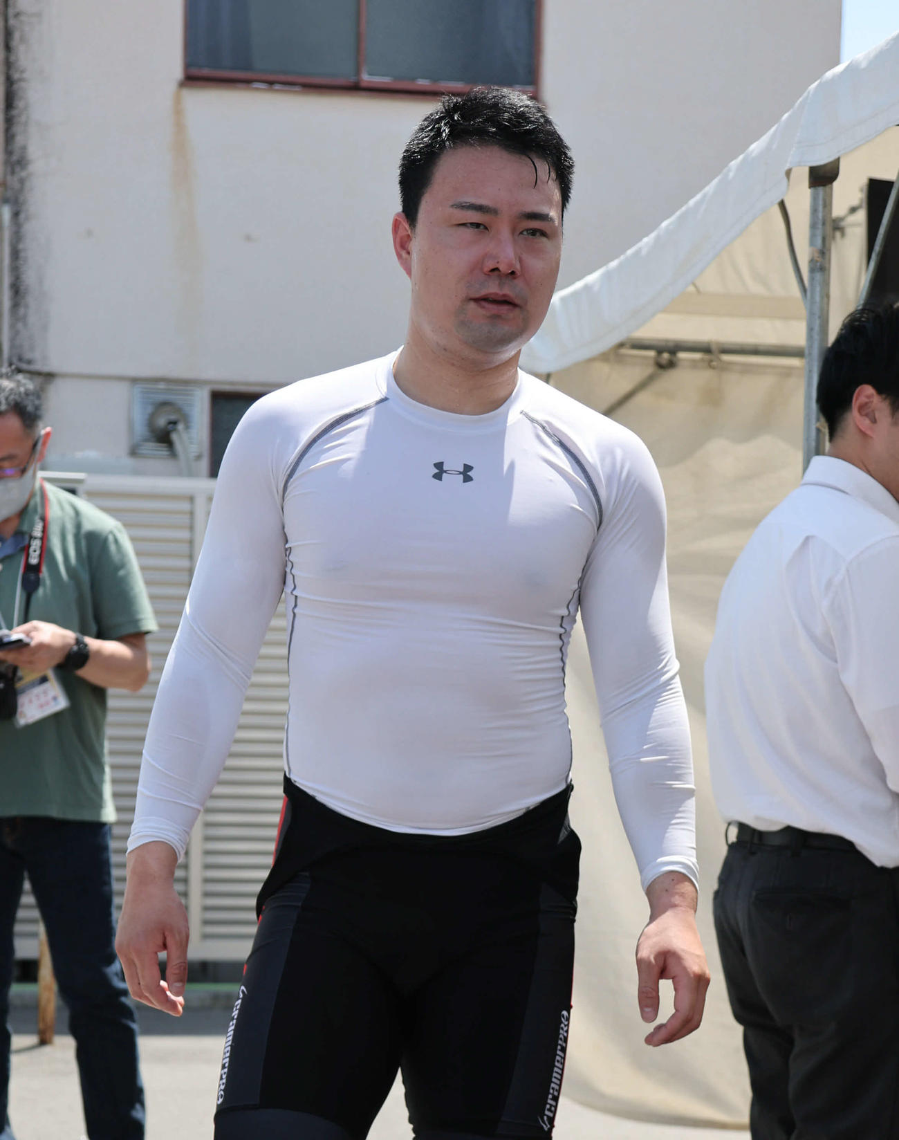 岸和田競輪4日目　6Rで2着となった末木浩二は会見を終え会場を後にする（撮影・西尾就之）＝岸和田競輪場、2025年6月20日