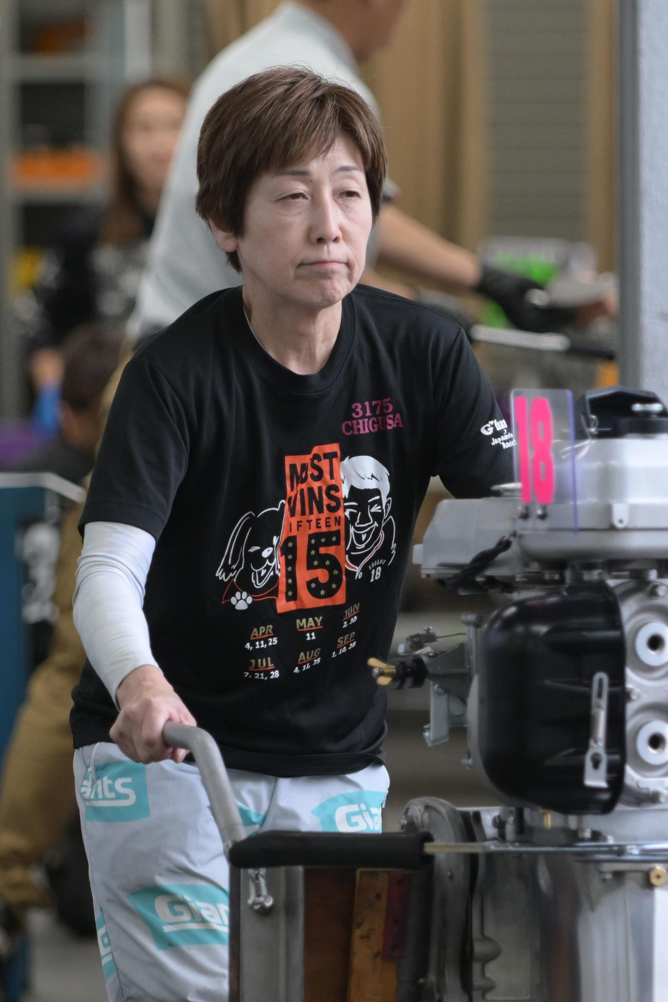 渡辺千草が熟練ハンドルを駆使する