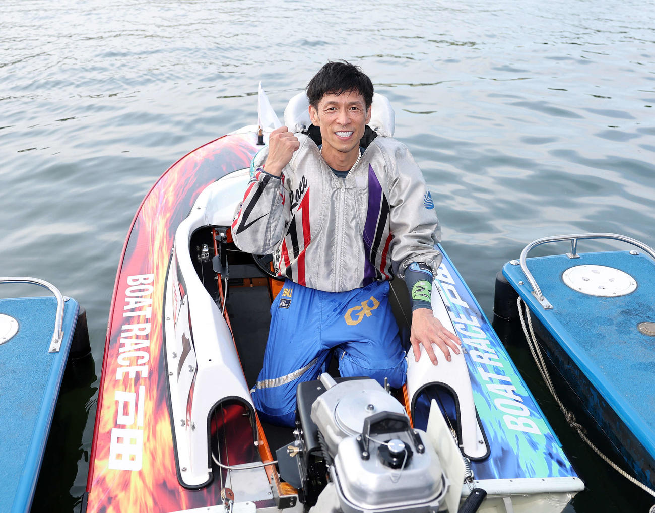 優勝しガッツポーズする池田（撮影・鈴木正人）