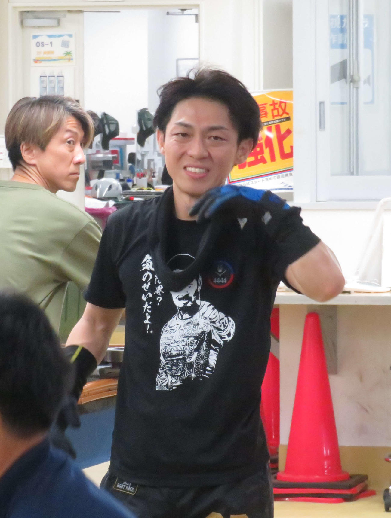 格納作業時も悔しさを見せる桐生順平
