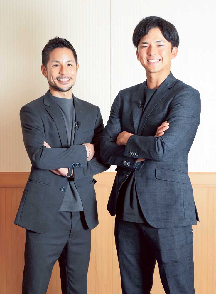 初対談を果たした佐藤隆太郎（左）と宗山塁