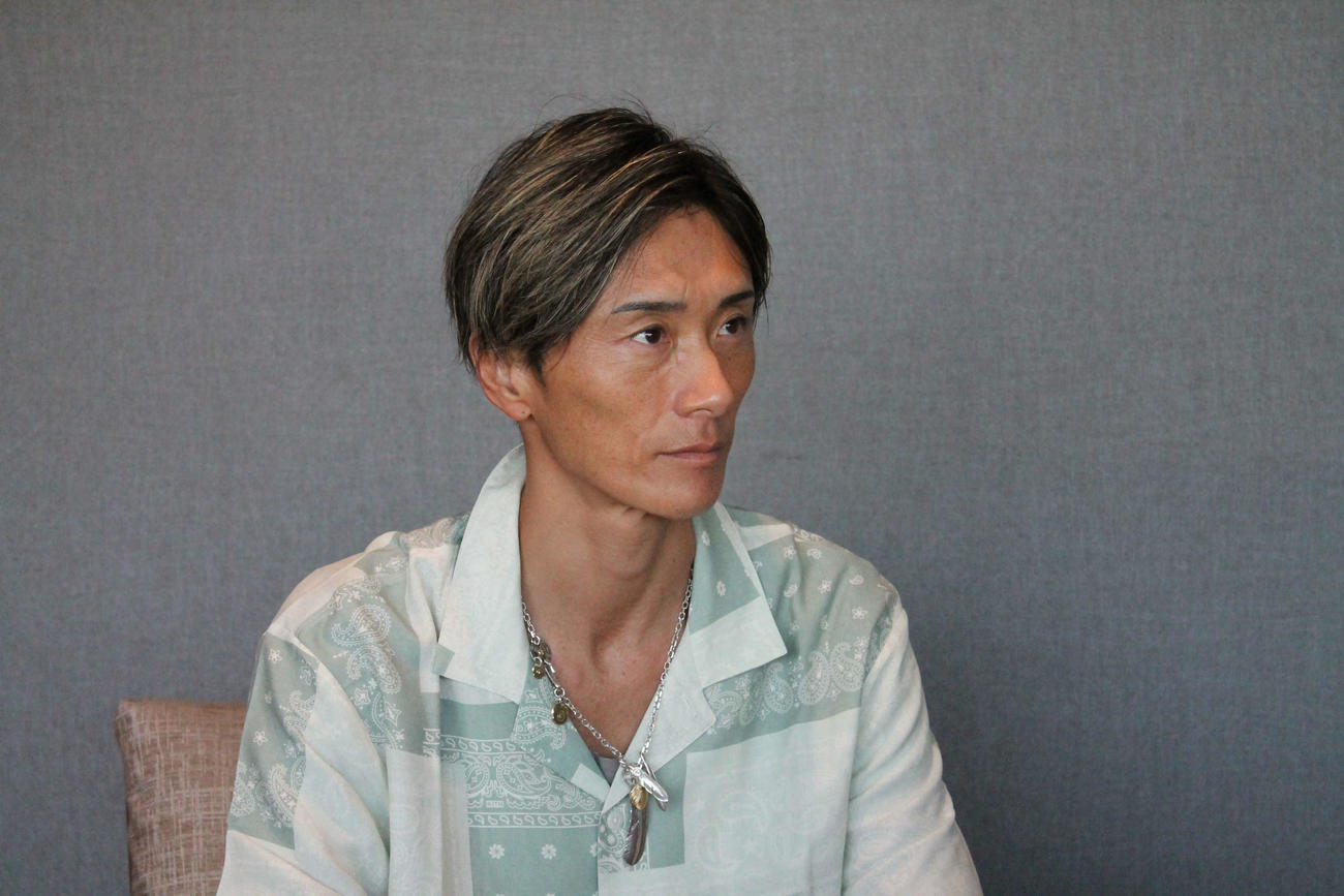 真剣なまなざしで語る峰竜太