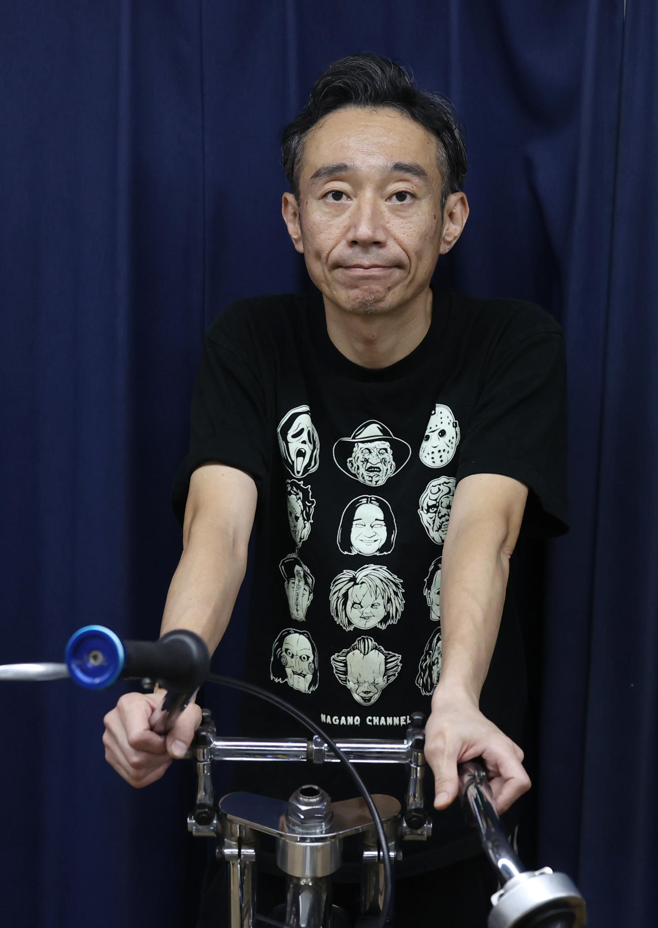 キューポラ杯の前検で撮影に応じる永井大介（撮影・柴田隆二）