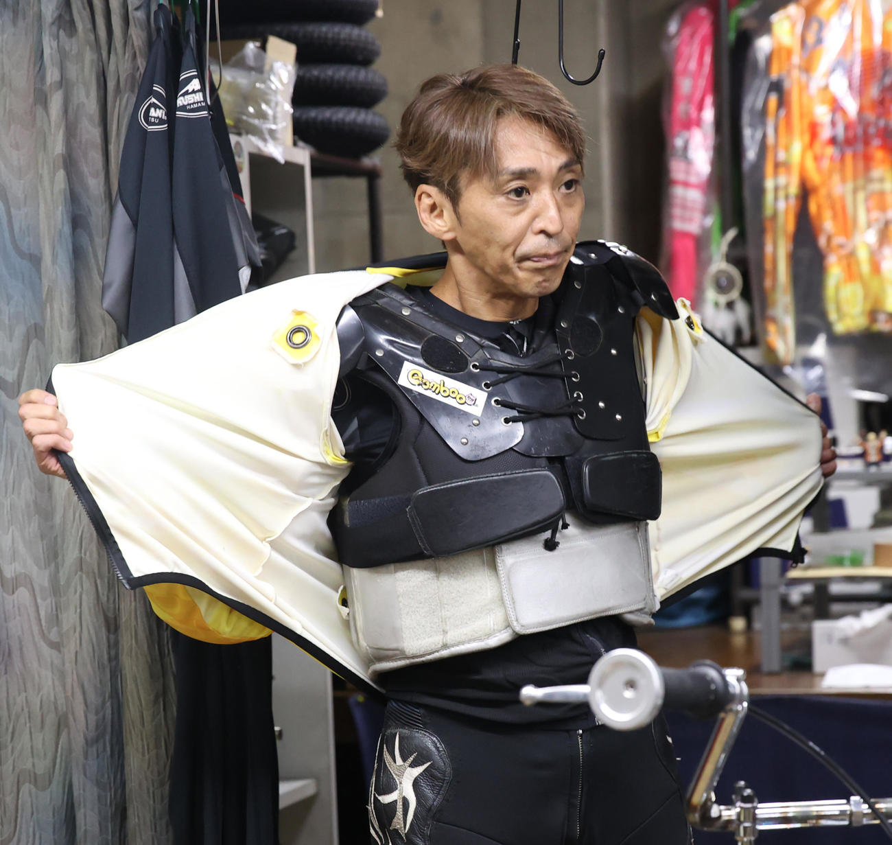 2次予選A10Rで1着の森且行は勝負服を脱ぐ（撮影・柴田隆二）