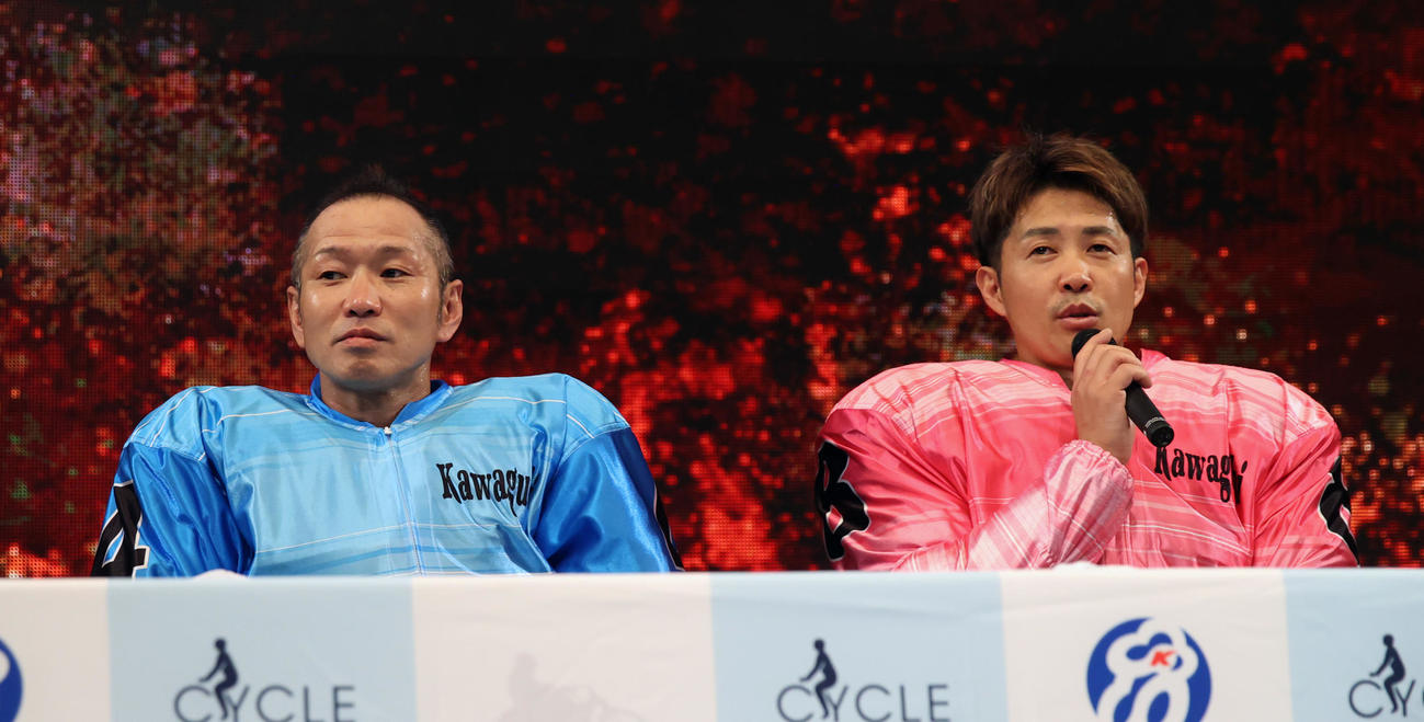 準決勝戦9Rで1着の西原智昭（左）と2着の金子大輔は公開勝ち上がりインタビューを受ける（撮影・柴田隆二）