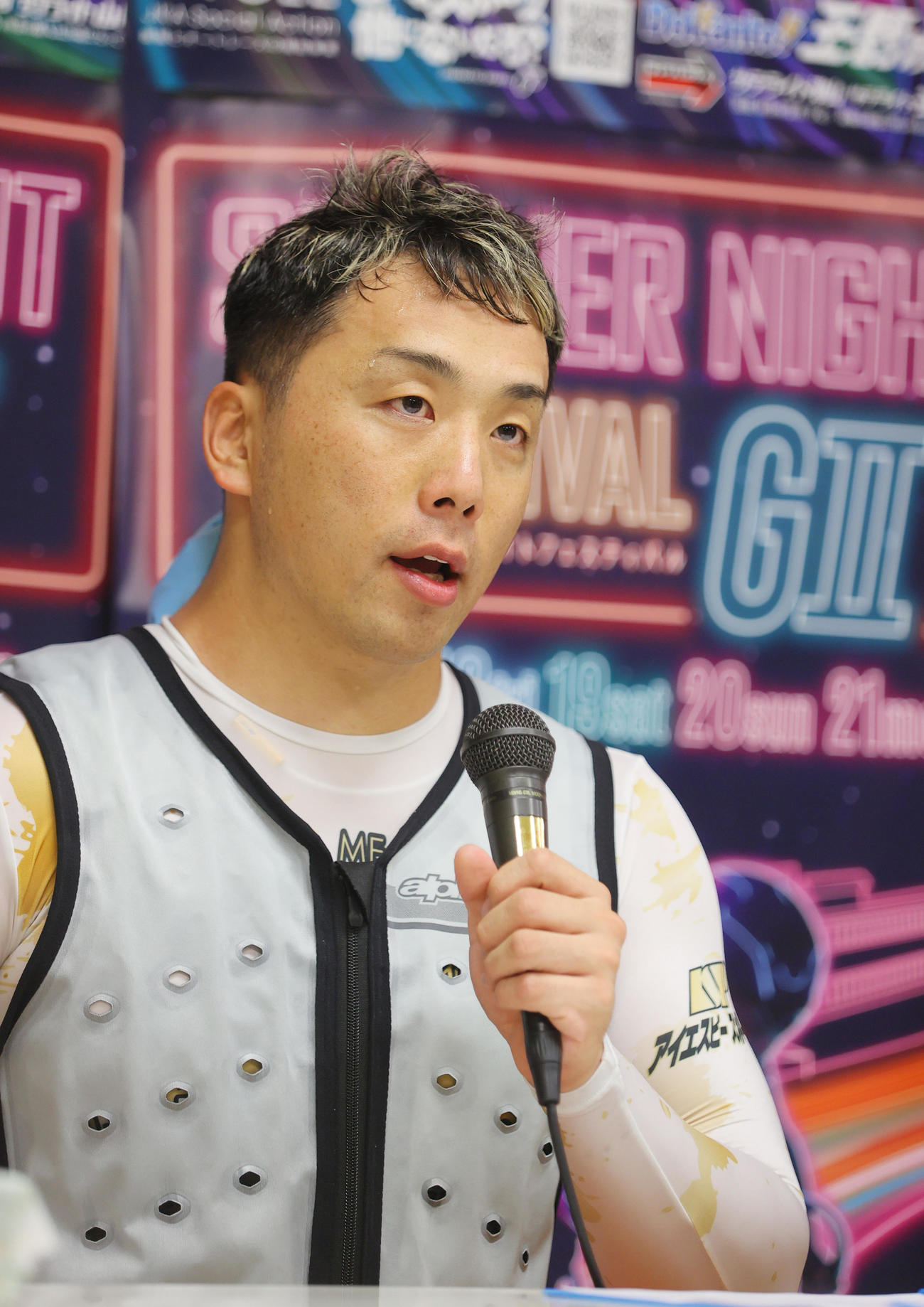 玉野競輪G2サマーナイトフェスティバル・3日目　10R・S級準決勝、1着の清水裕友はレースを終えインタビューに答える（撮影・上山淳一）