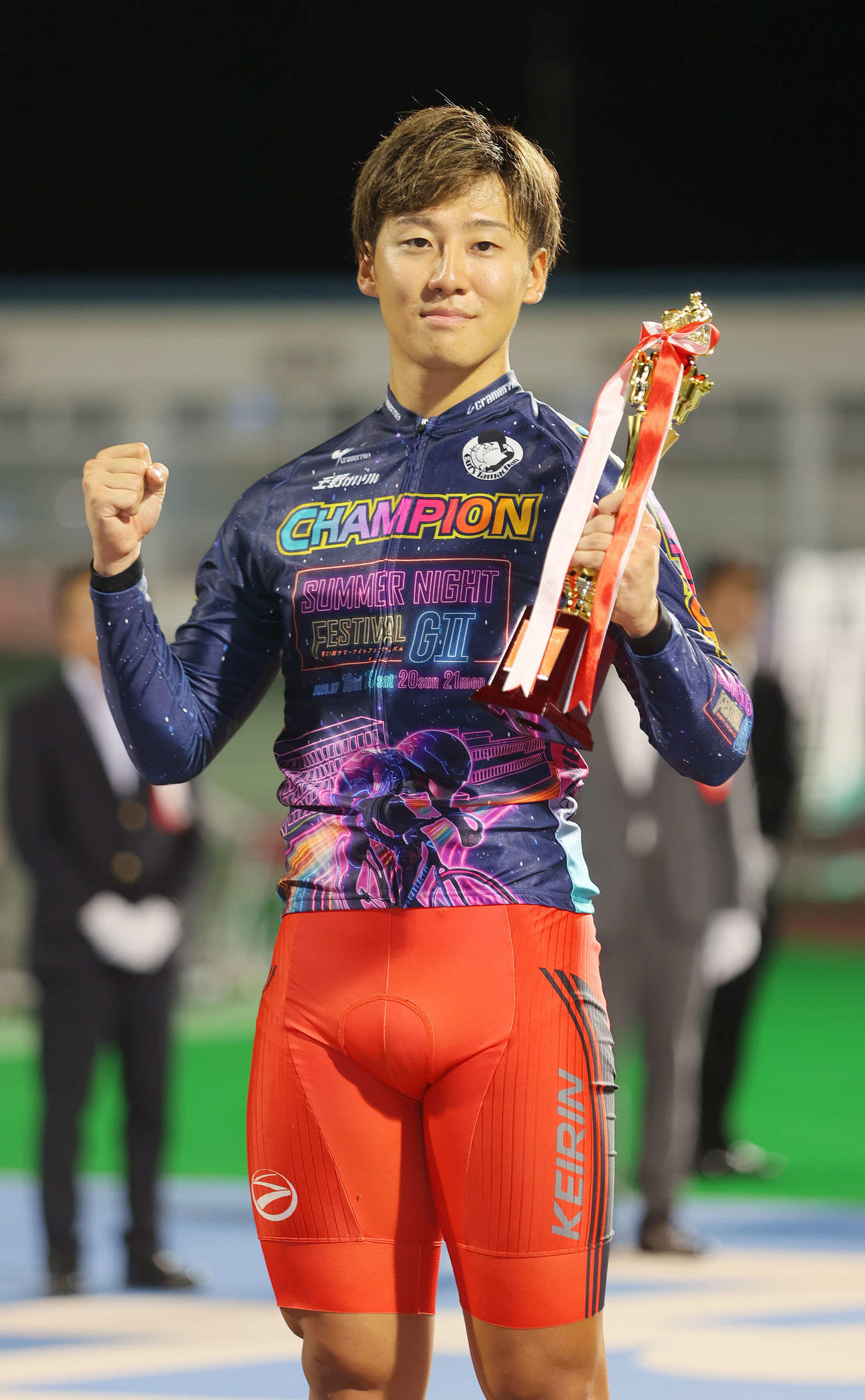 大会連覇を果たしガッツポーズする真杉匠