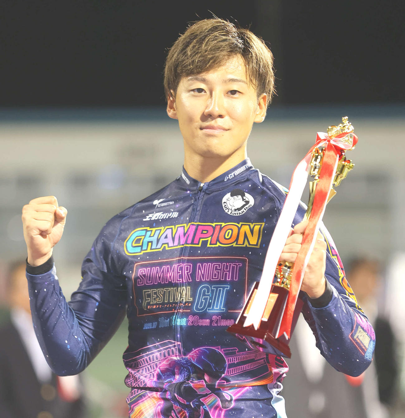 大会連覇を果たしガッツポーズする真杉匠