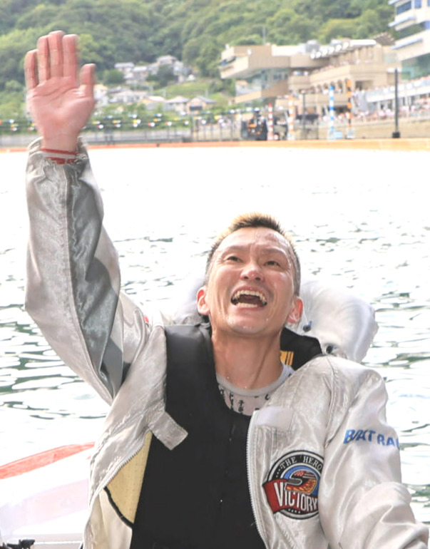 SG初制覇を飾り歓喜する西山貴浩