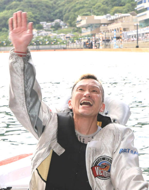 SG初制覇を飾り歓喜する西山貴浩