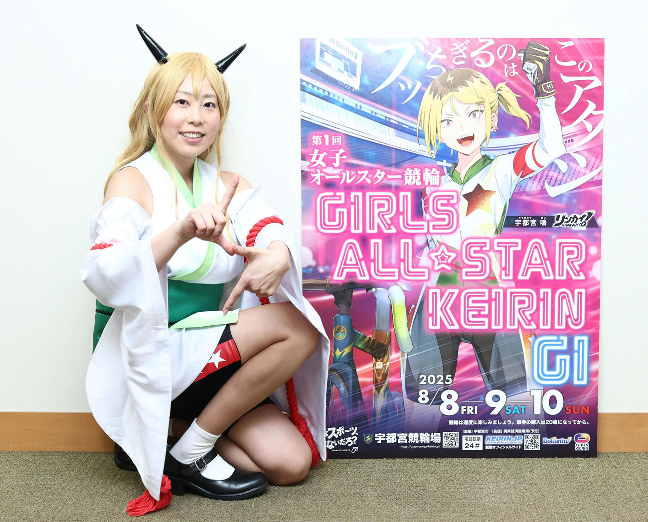 宇都宮競輪PRで来社した、らいりんガールのゆかりん（撮影・河田真司）