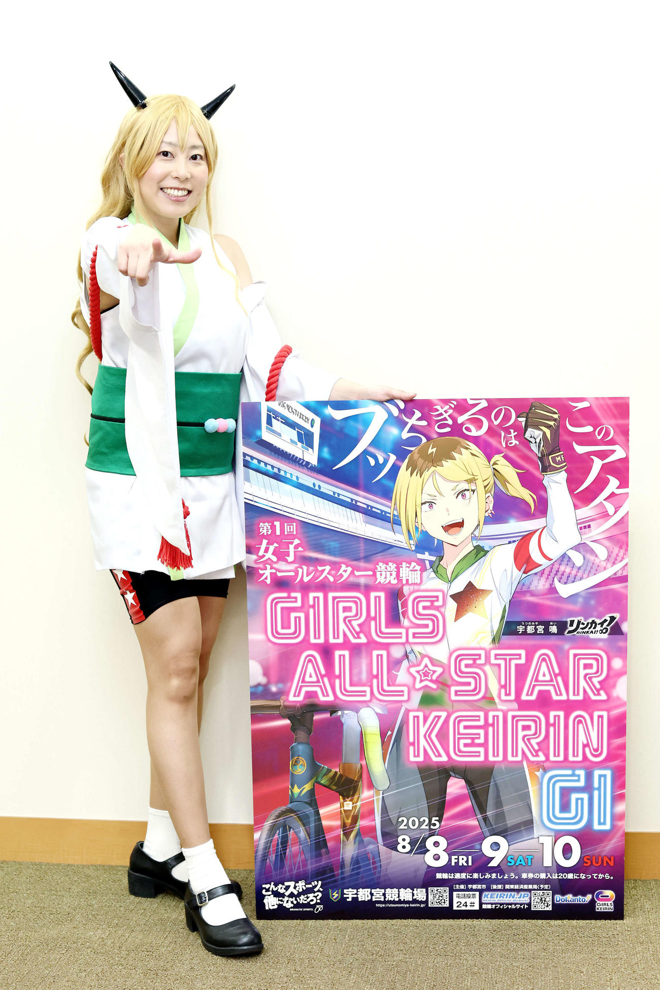 宇都宮競輪PRで来社した、らいりんガールのゆかりん（撮影・河田真司）
