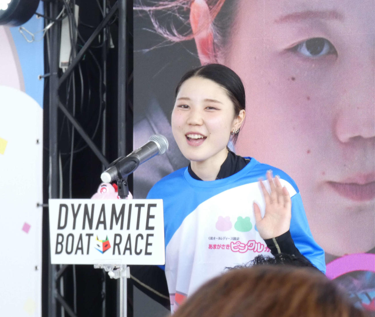 南彩寧が代表してファンに向けてあいさつ（撮影・前原一樹）