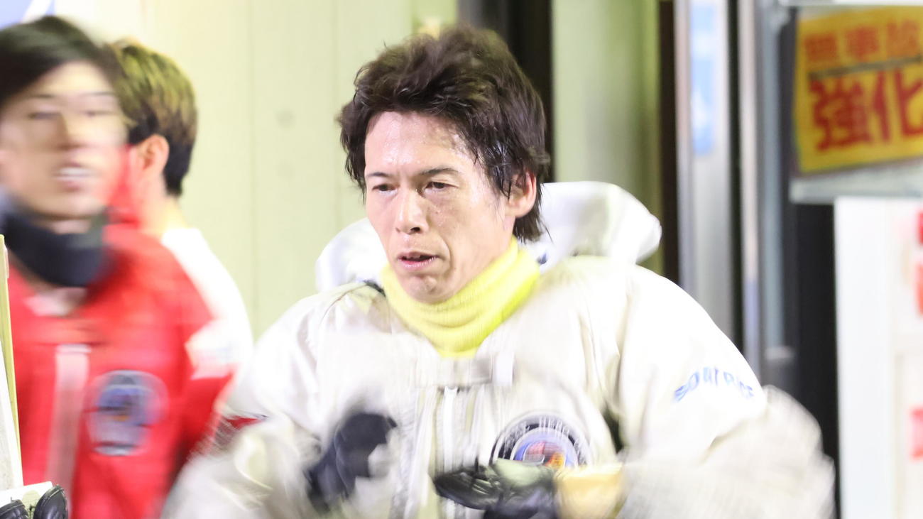準優9R、1周2M逆転劇でファイナル1番乗りを決めた宇佐見淳（撮影・中森亮）