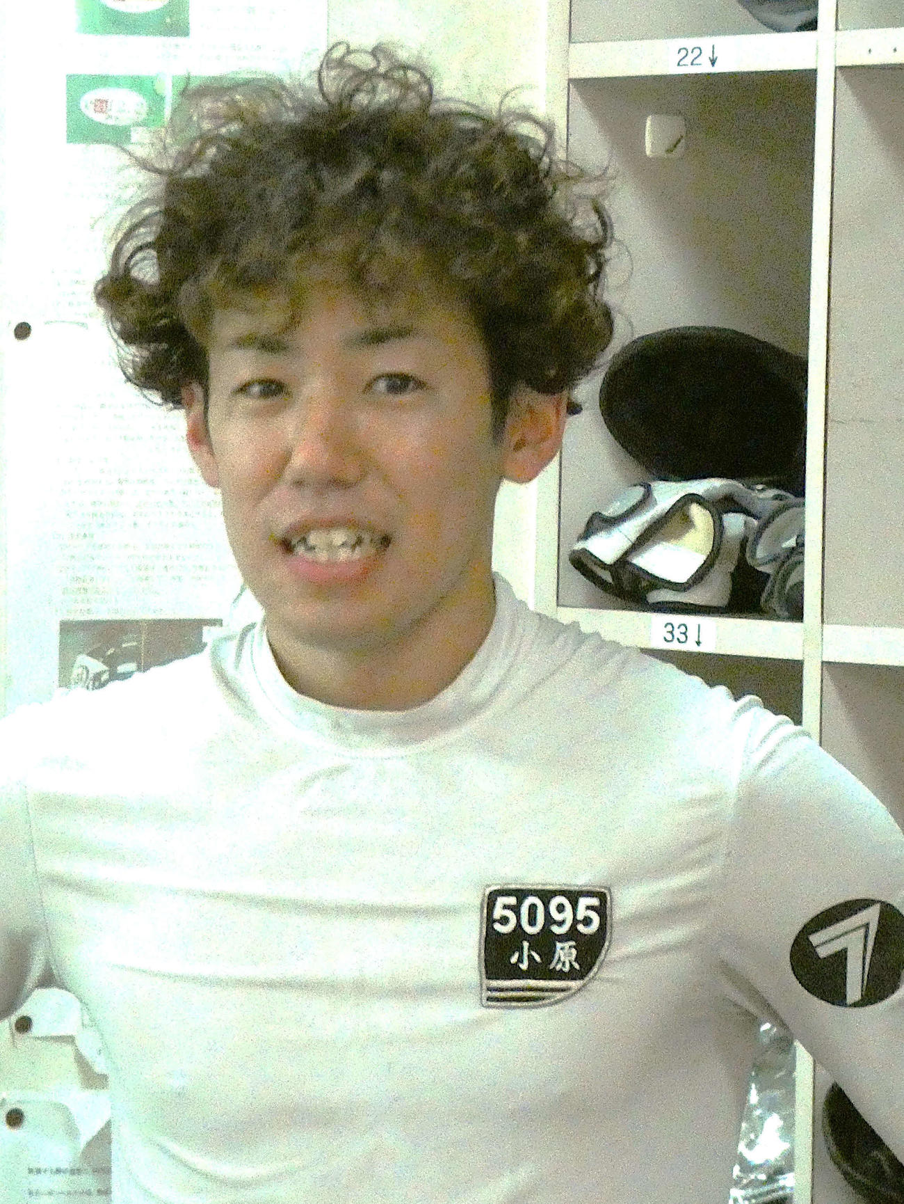 小原聡将がデビュー初優勝に向けて握る！（撮影・前原一樹）
