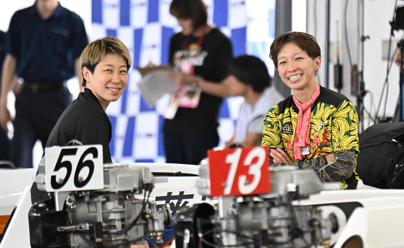 藤原菜希（左）と松尾夏海（撮影・和賀正仁）