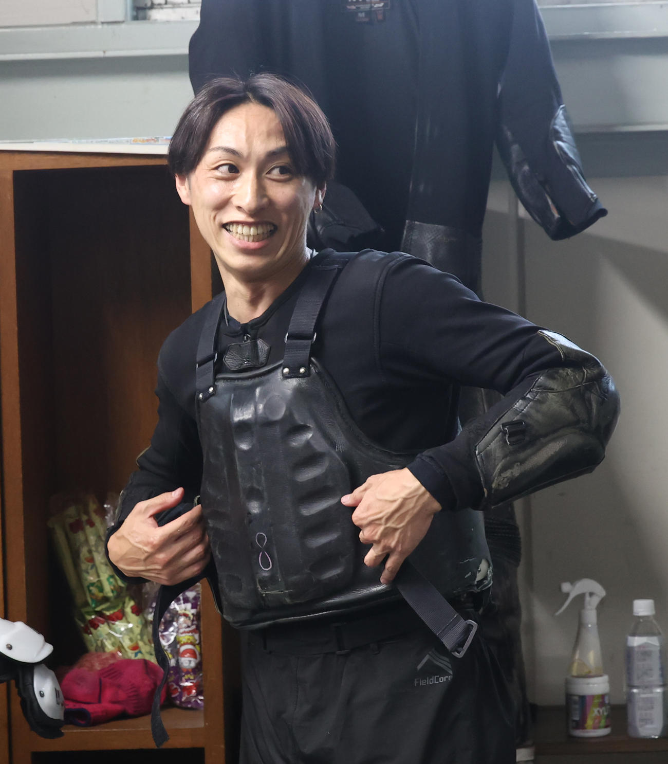 予選2Rで1着の山本翔は笑顔を見せる（撮影・柴田隆二）