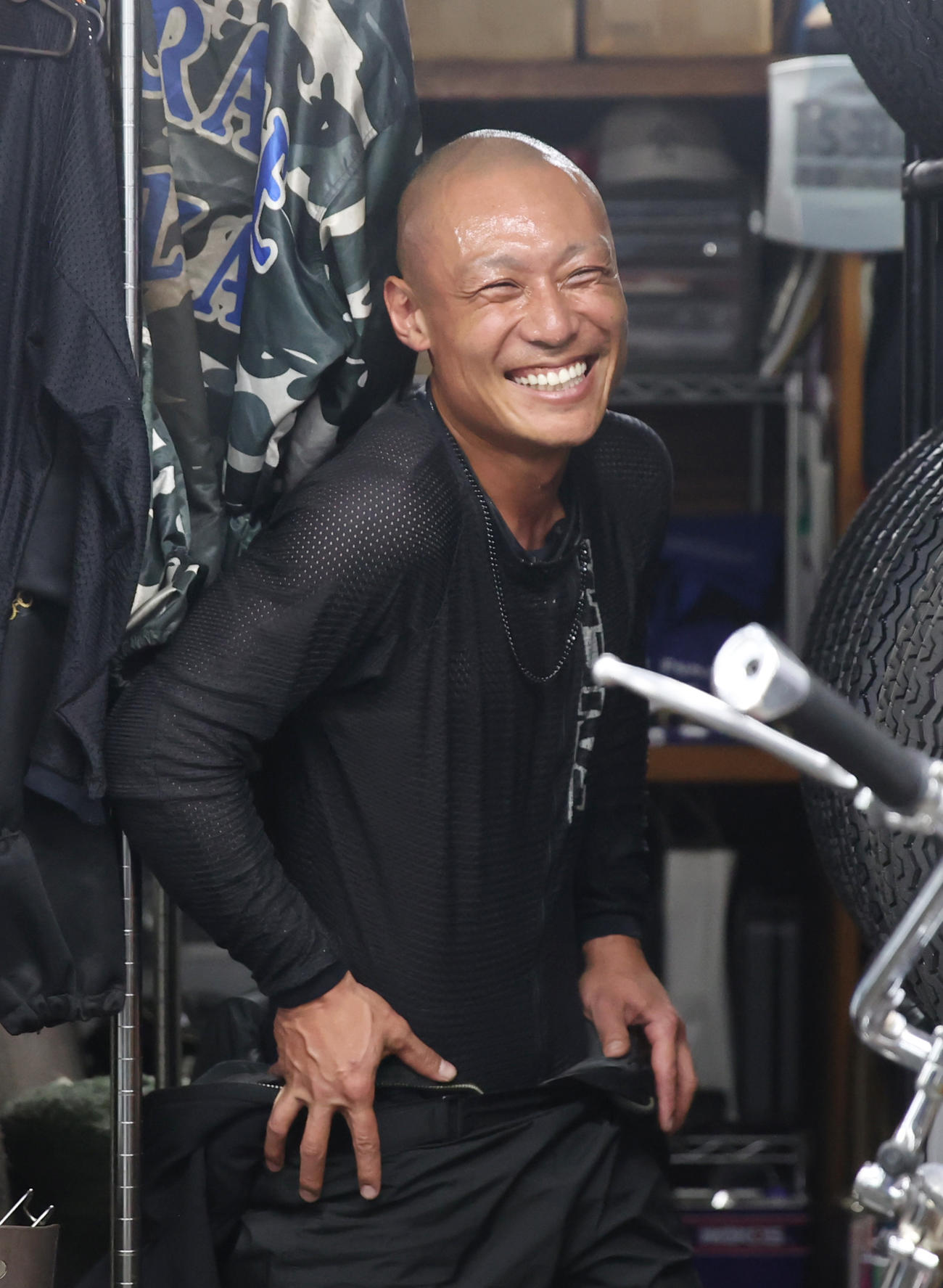 予選7Rで1着の道智亮介は笑顔を見せる（撮影・柴田隆二）