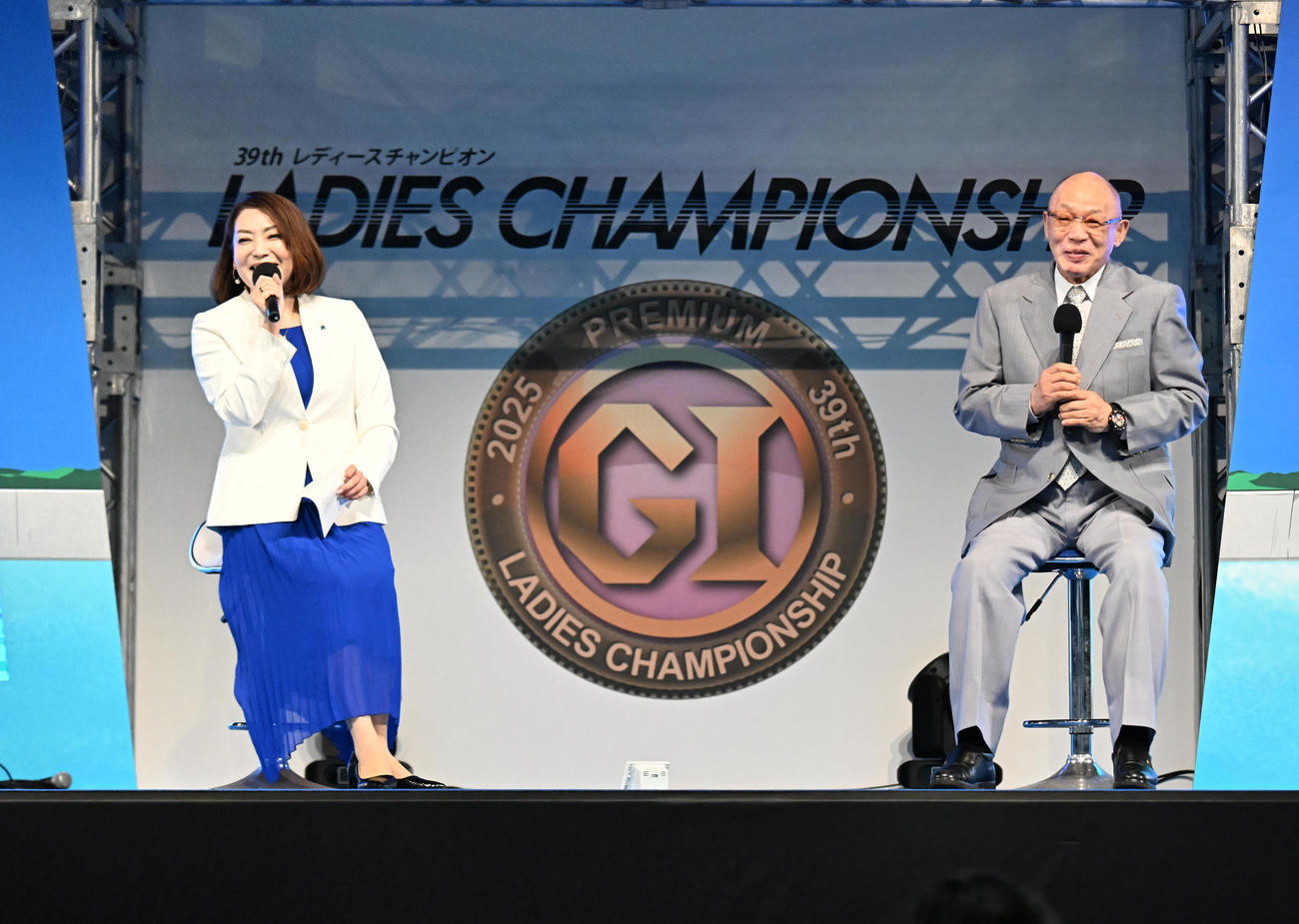 浜名湖ボートでトークショーを行う落合博満氏（撮影・和賀正仁）