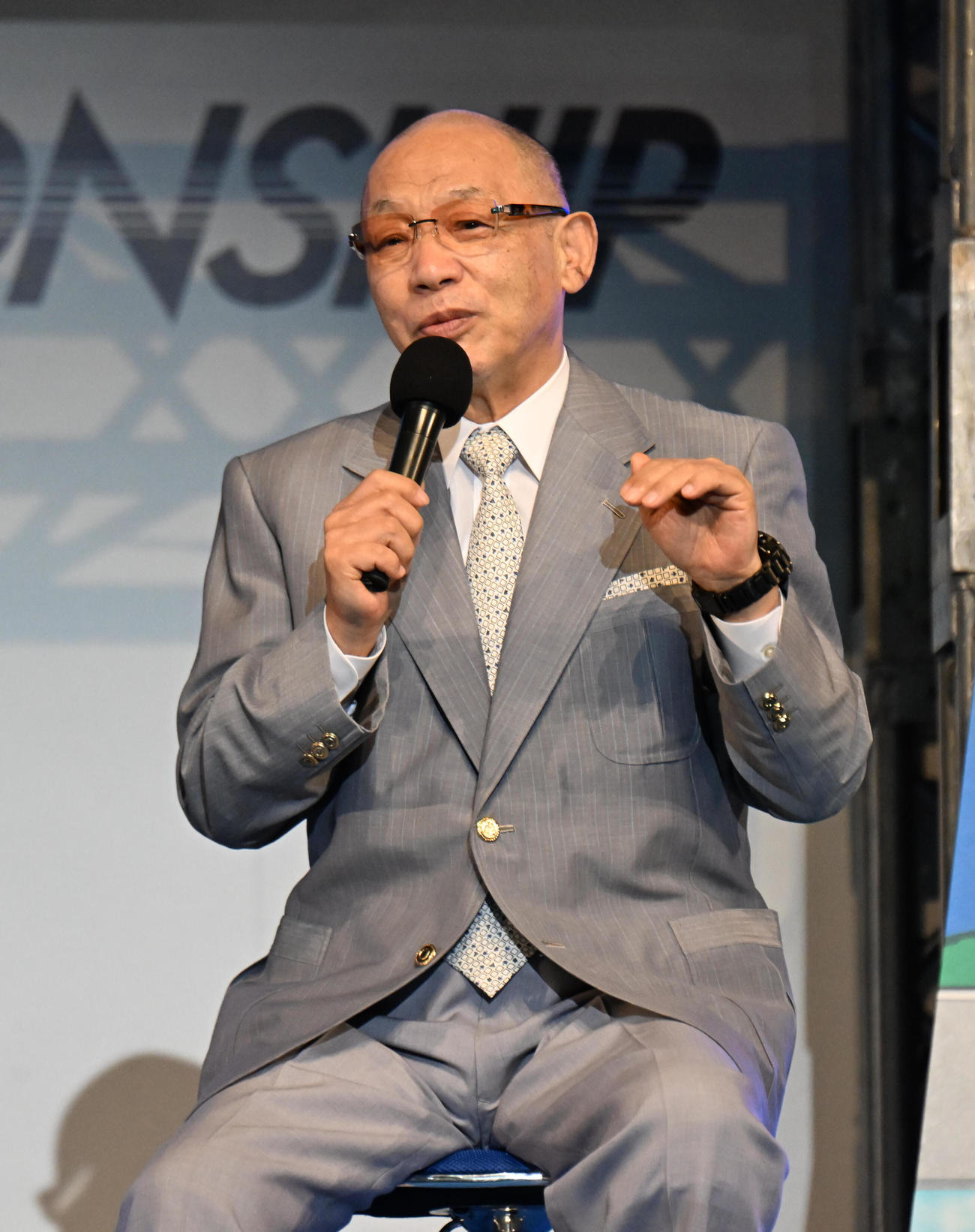 浜名湖ボートでトークショーを行う落合博満氏（撮影・和賀正仁）