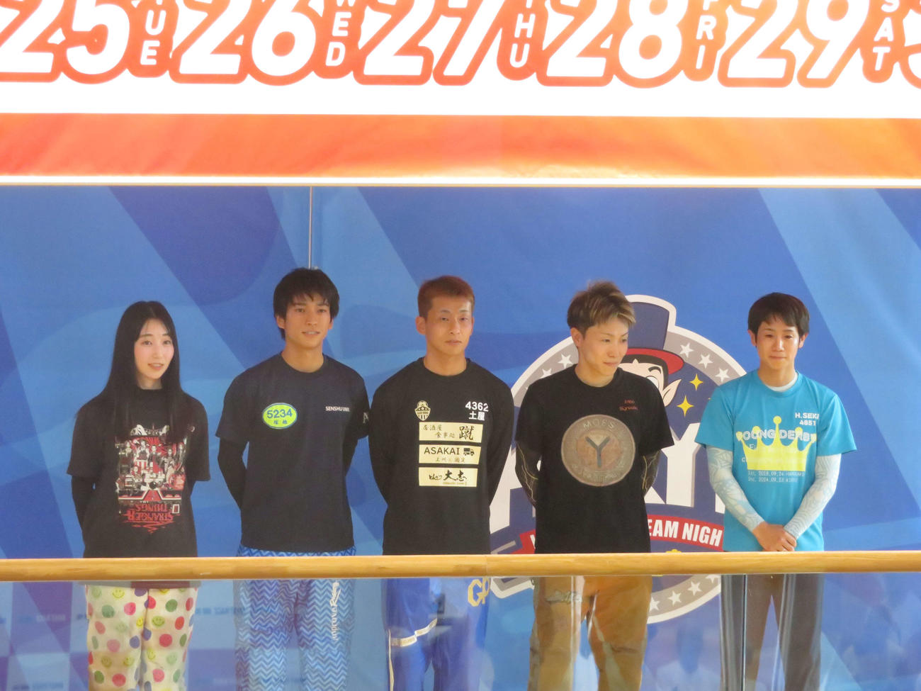 群馬支部、令和7年の優秀選手に選ばれた（左から）湯浅紀香、塚越海斗、土屋智則、坂本雄紀、関浩哉＝2025年8月11日　桐生ボート場