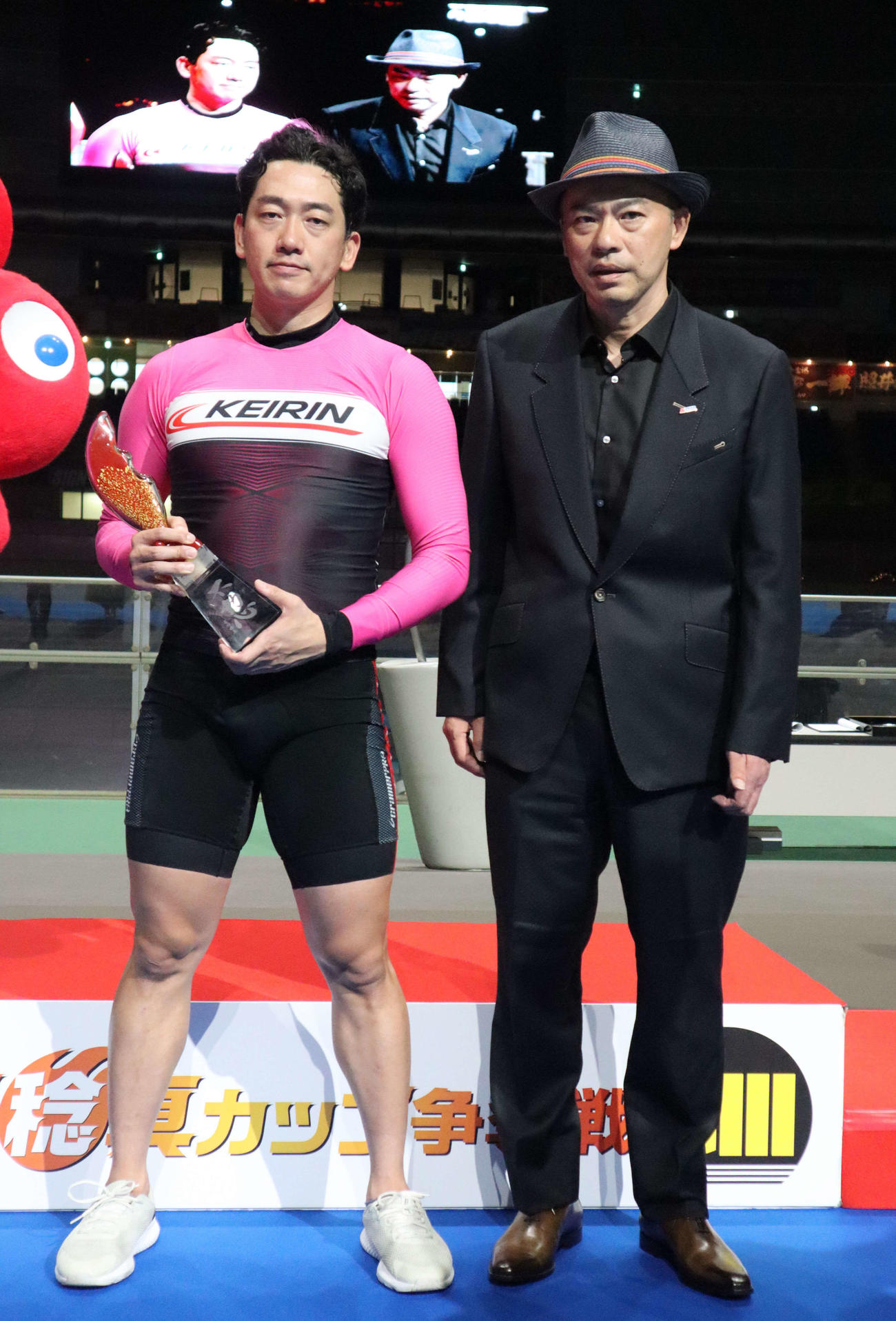 G3初優勝の柳詰正宏は吉岡稔真氏（右）の祝福を受ける
