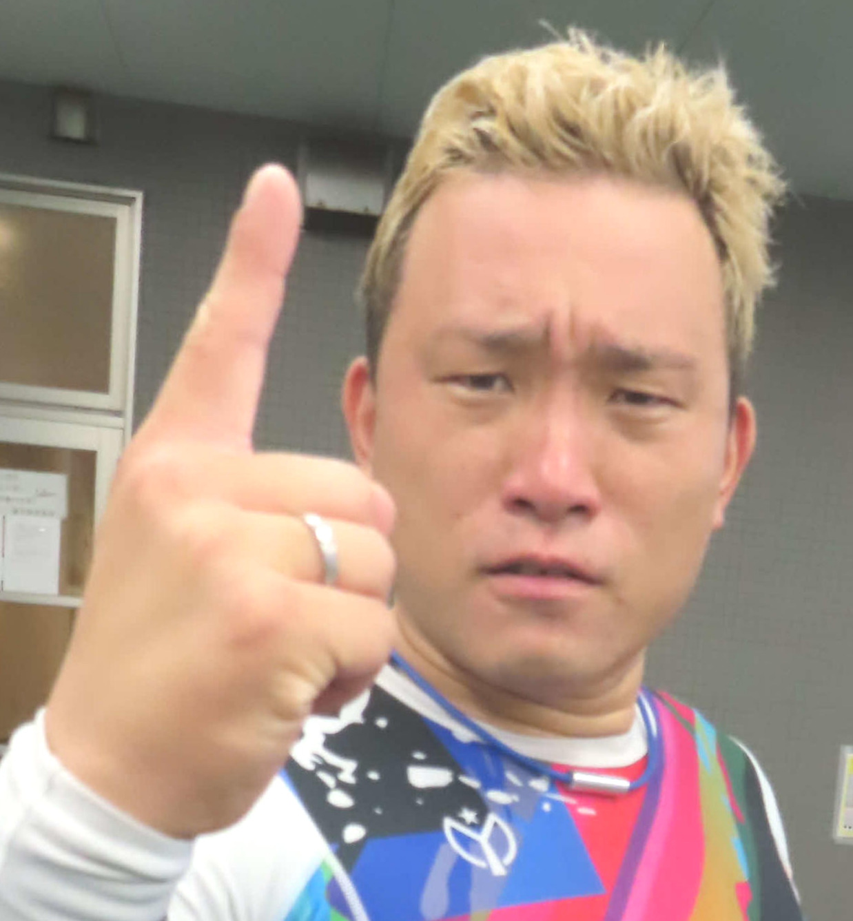 予選1着をアピールする菅原裕太