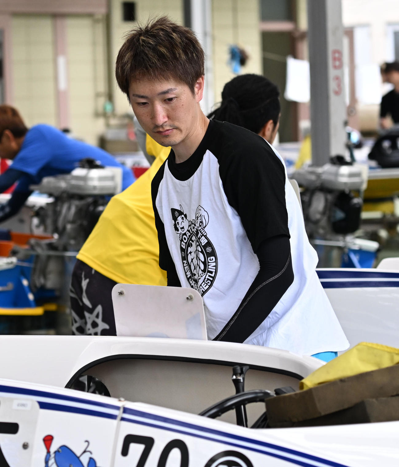 「G1開設71周年記念トーキョー・ベイ・カップ」前検日、調整する佐々木（撮影・千葉一成）