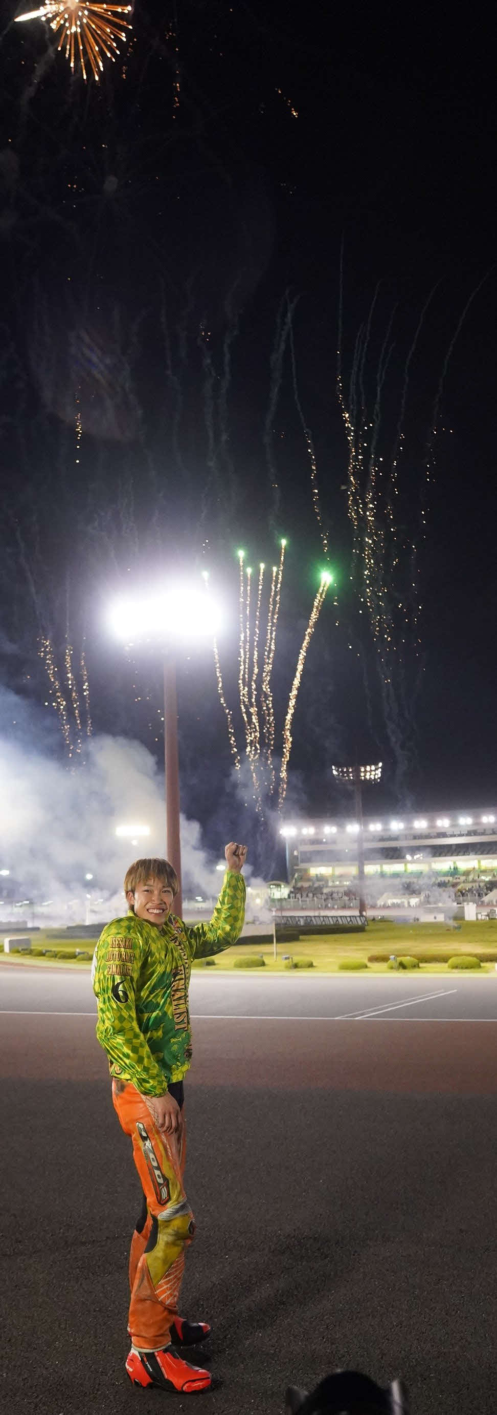 佐藤励がG1ムーンライトCCを初制覇し打ち上げ花火を見ながら笑顔