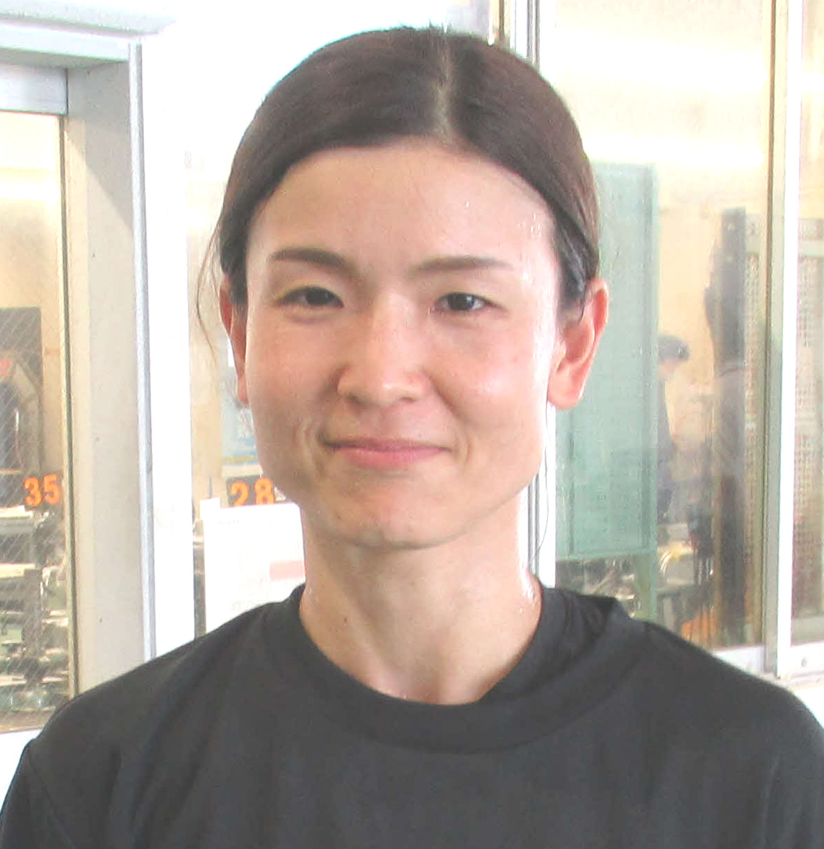馬場馬術の大会で優勝して好リズムの若狭奈美子