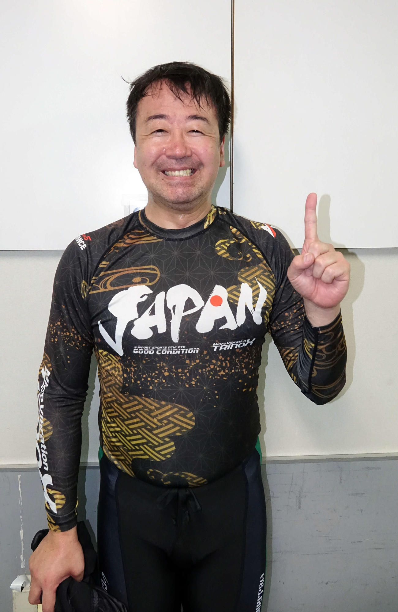 昇班後は初の1着となり笑みを浮かべる大崎智久