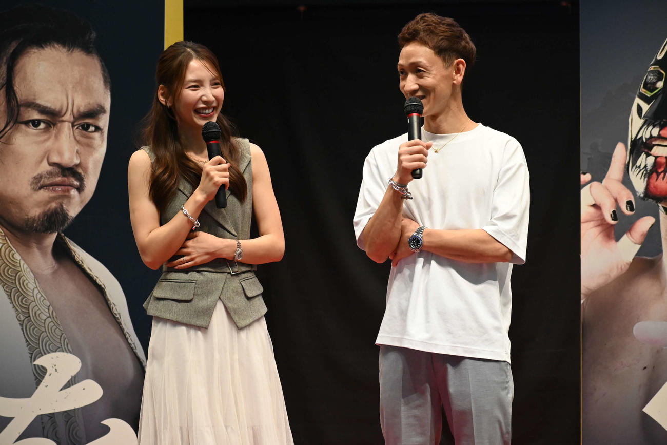 佐藤翼、土屋南夫妻がトークショーを行った