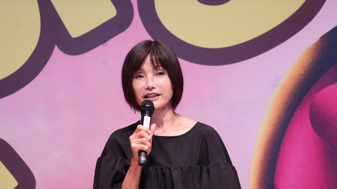 現役引退後、日高逸子さんは初めて公の場に登場し、ファンの前で現役生活を振り返った
