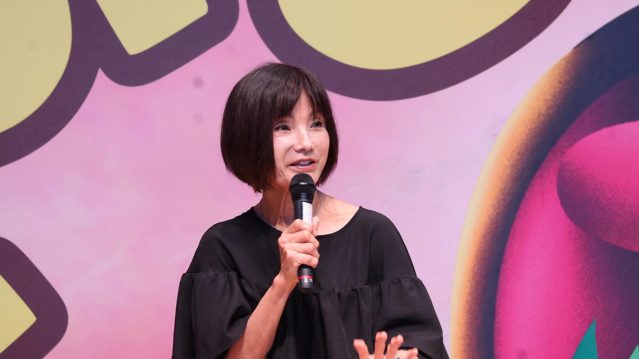 現役引退後、日高逸子さんは初めて公の場に登場し、ファンの前で現役生活を振り返った