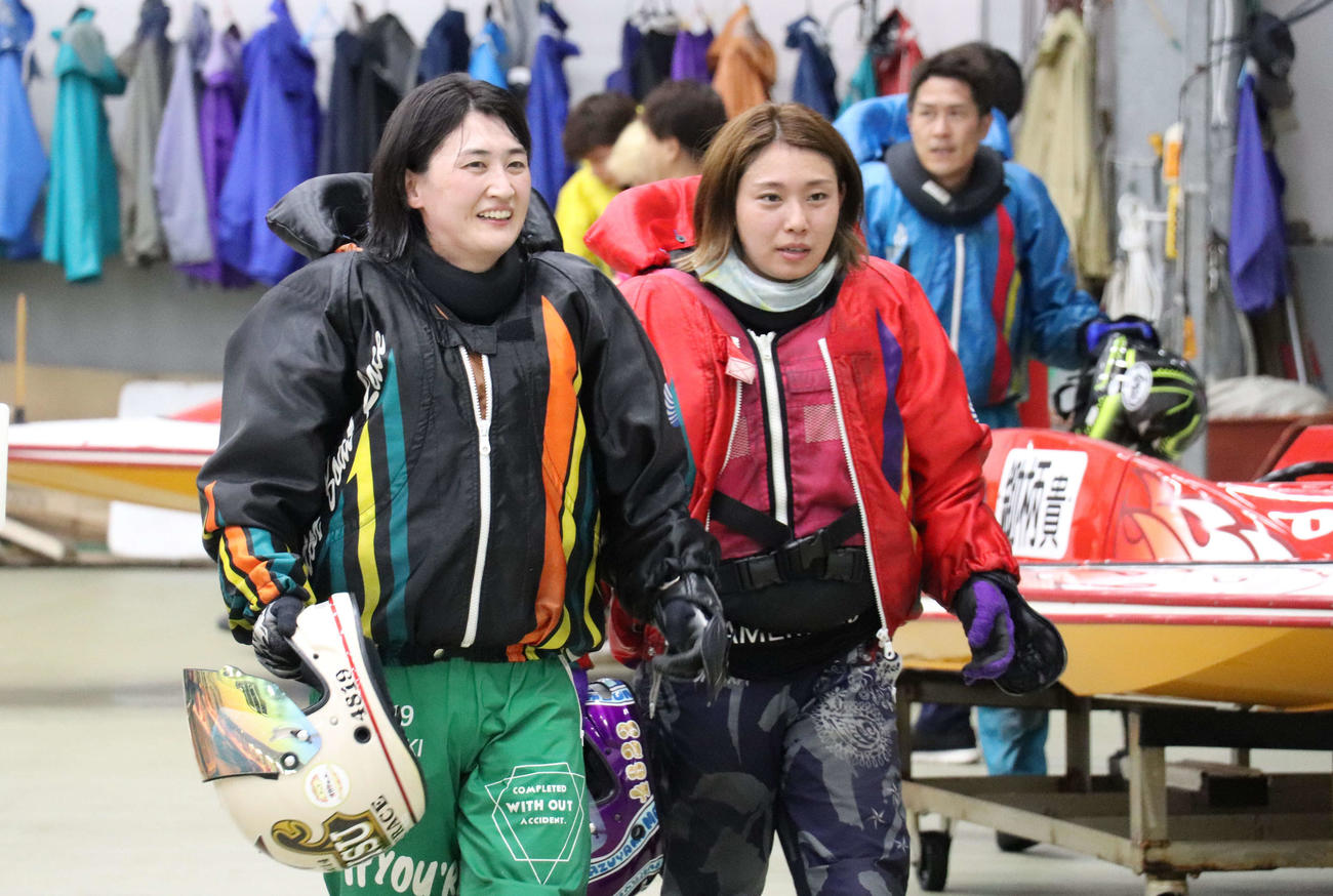 同期ワンツーを決めた中村桃佳（右）と蜂須瑞生