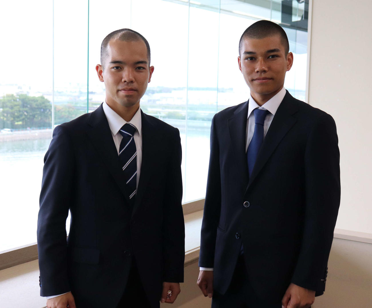 静岡支部に加わった137期の安藤瑠希（左）と藤田康生