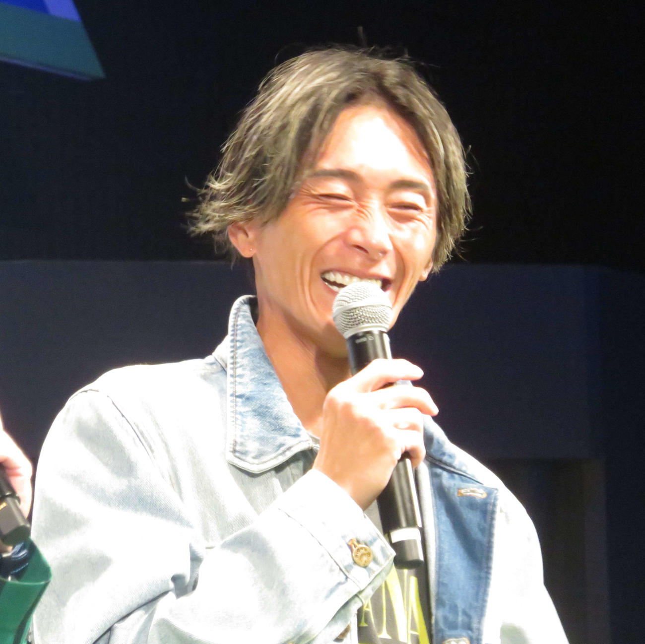 峰竜太が宮島でトークショー。多くのファンが集まった