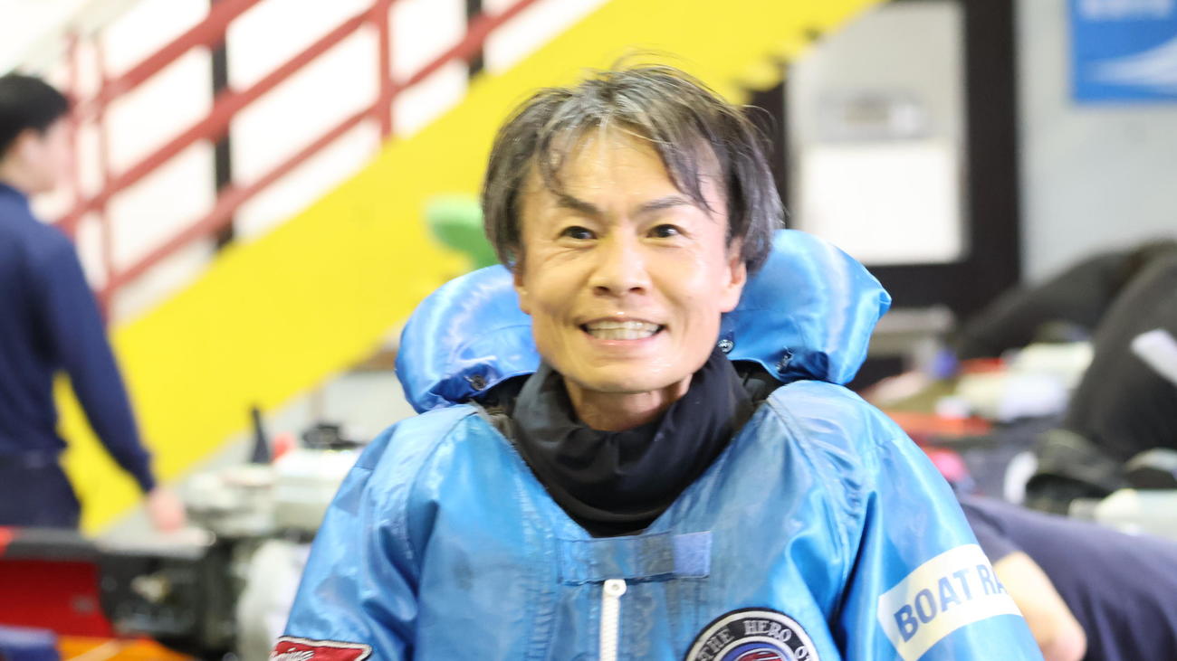 現役唯一のアウトレーサー小川晃司が大外から差し抜いて4万円台の高配当を提供した