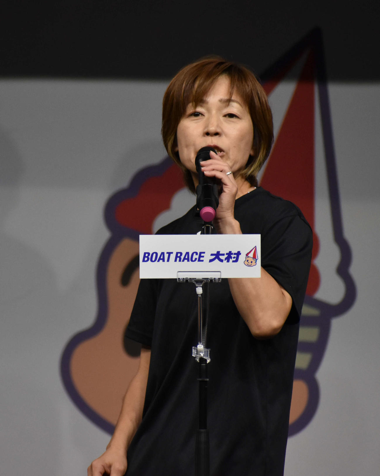 岩崎芳美が会場を盛り上げた