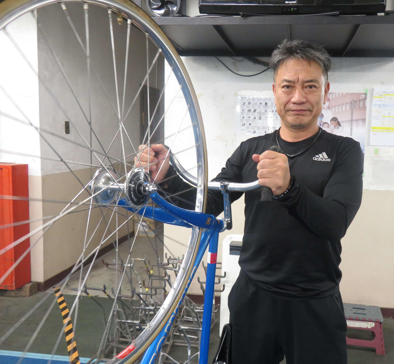 本業にイベントに大忙しの大ベテラン宮倉勇（撮影・栗田文人）