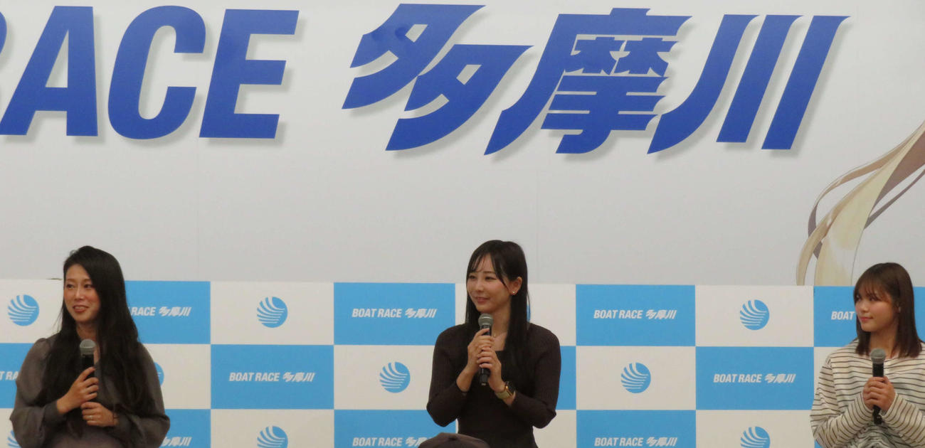 喜多須杏奈（左）、西岡育未（中）、井上遥妃（右）がトークショーを行った