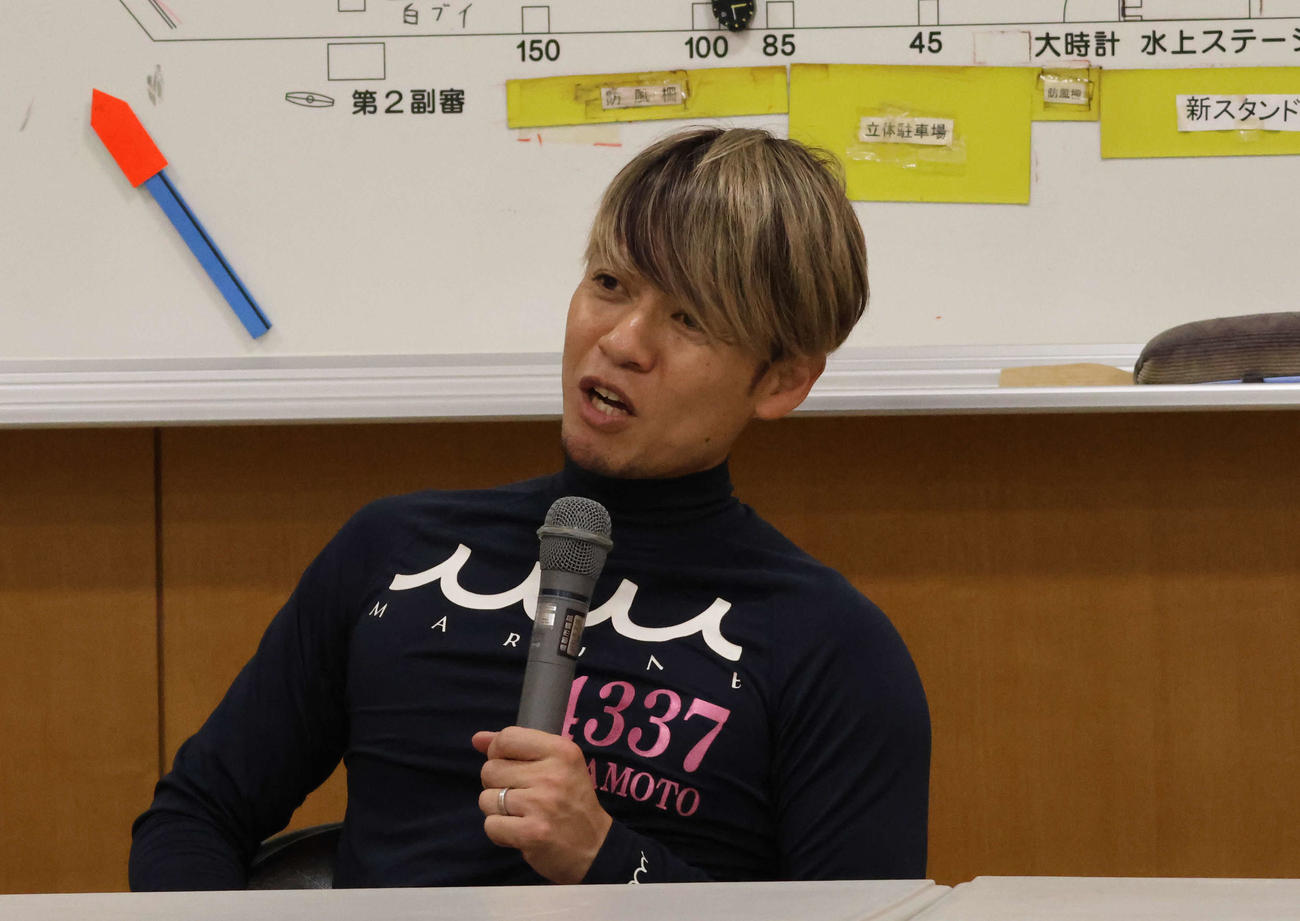 平本真之が準優11Rを逃げ切り、記者会見に応じた（撮影・北條直治）