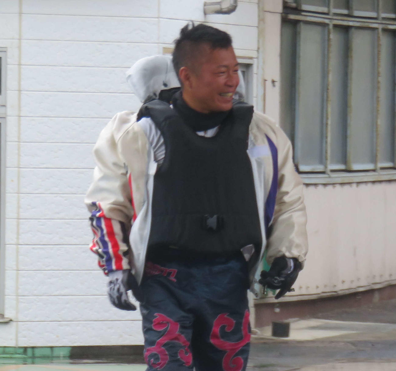 F2本持ちもなんの！　向所浩二が6Rを逃げ切った
